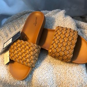 NEW with Tags!! Slide sandals with weaved textured top